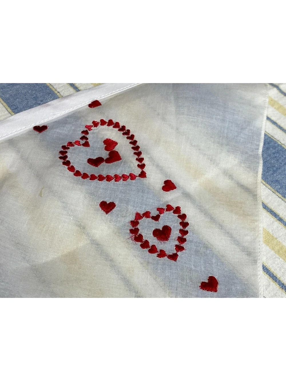 Vtg Heart Handkerchief Bunting Garland Hankie Banner Handmade Flowers white Red